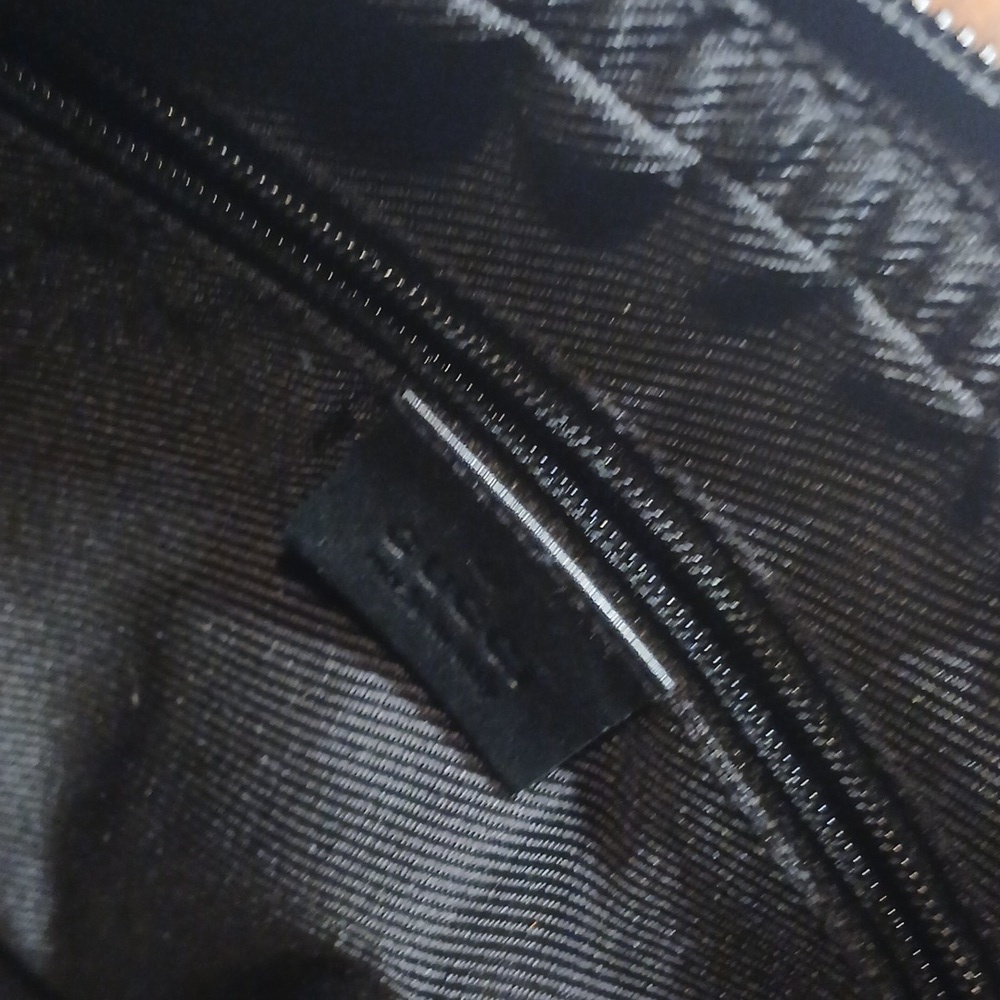 Authentic Gucci Black Hand Bag - Picture 13 of 16